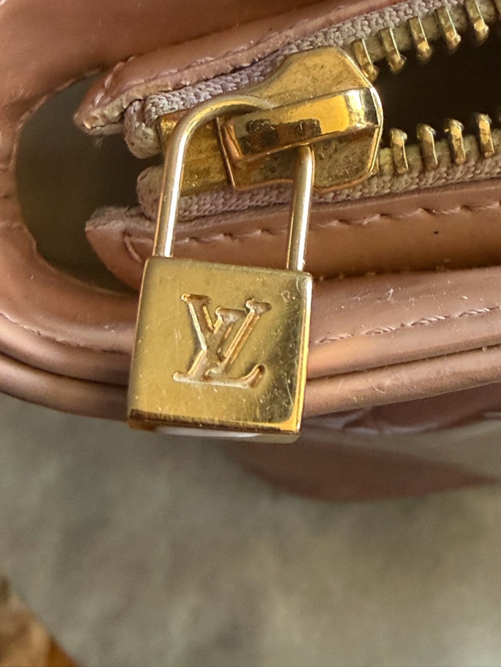 Vintage Louis Vuitton Monogram Vernis Houston Tote - Rose Pink - Picture 11 of 16